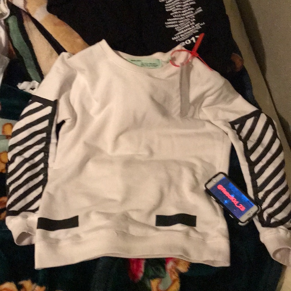Off-white longsleeve